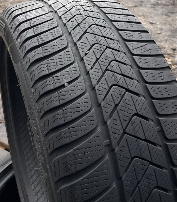 Зимові шини пара 245/40 r18 Pirelli