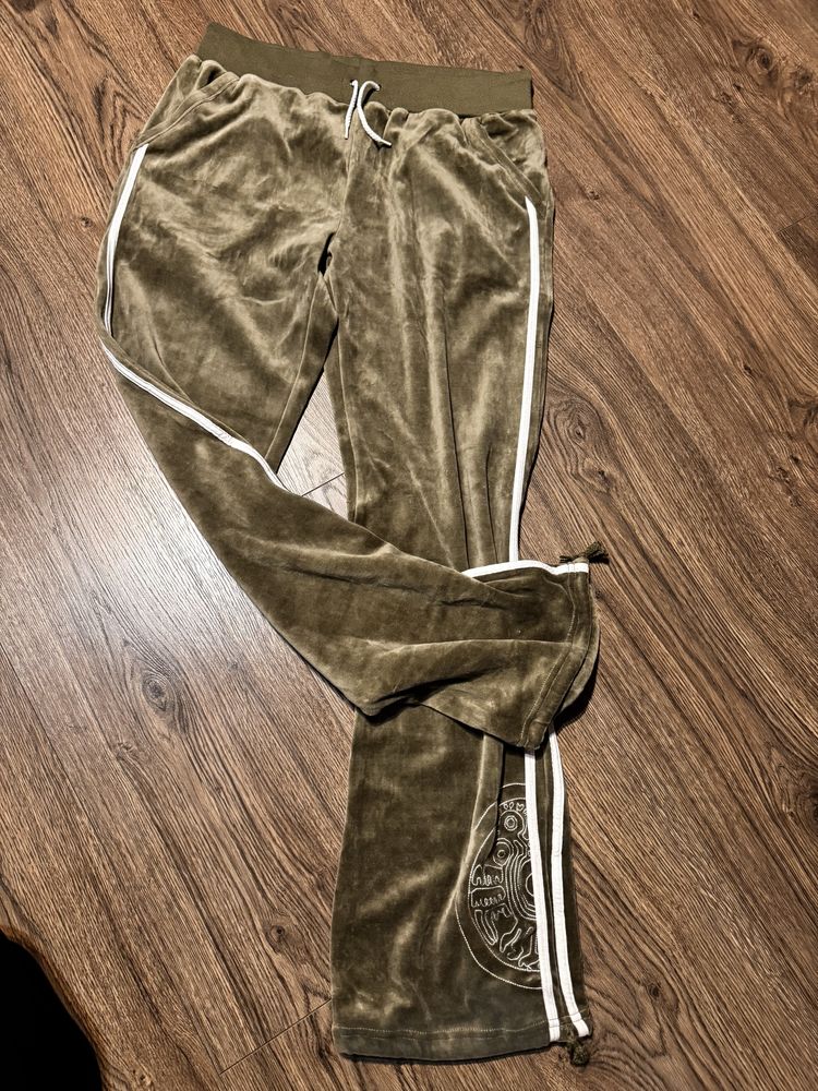 Komplet dresowy w kolorze khaki