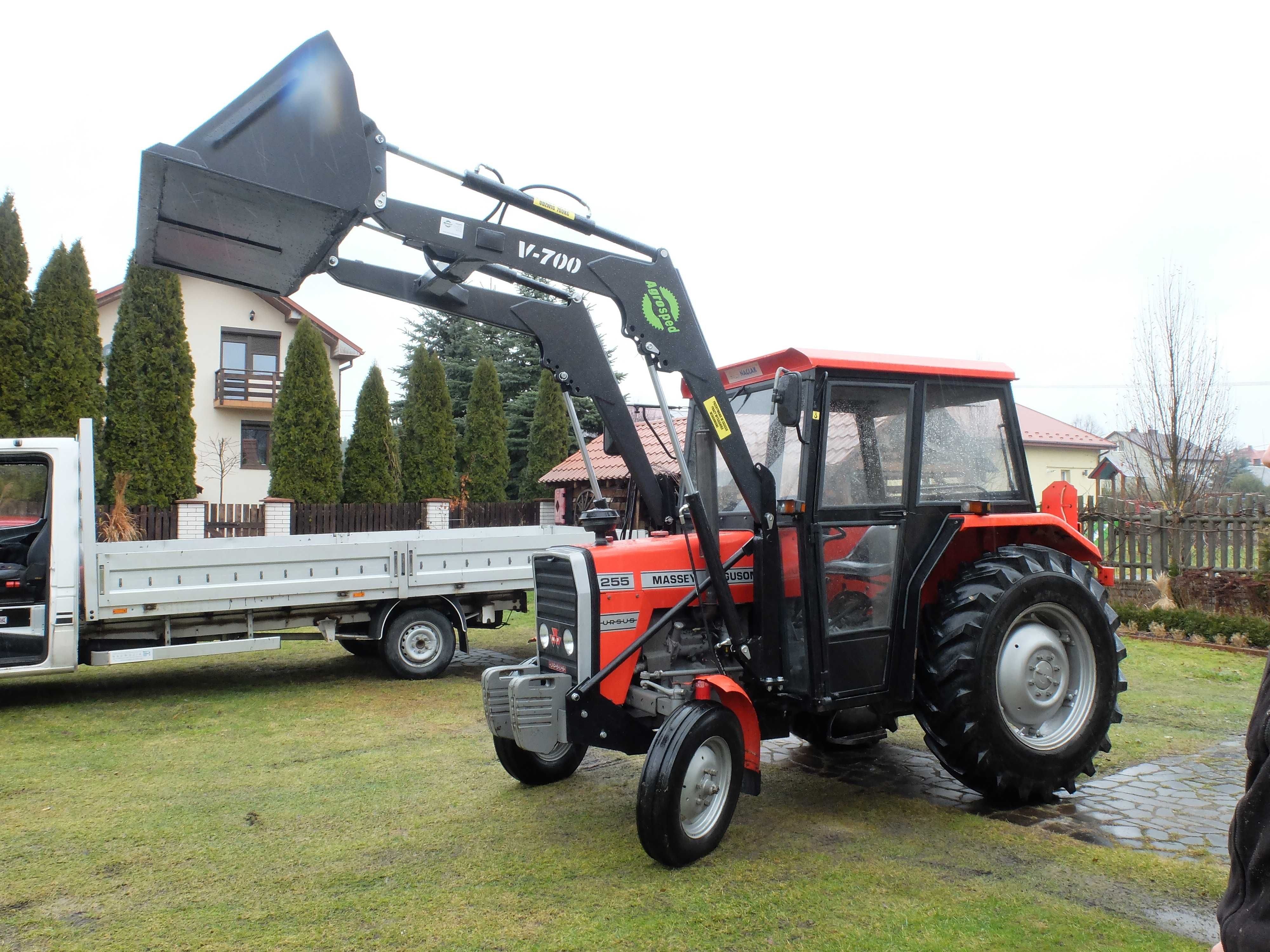 Ładowacz czołowy firmy Agrosped model V-700 Euroramka Montaż Transport