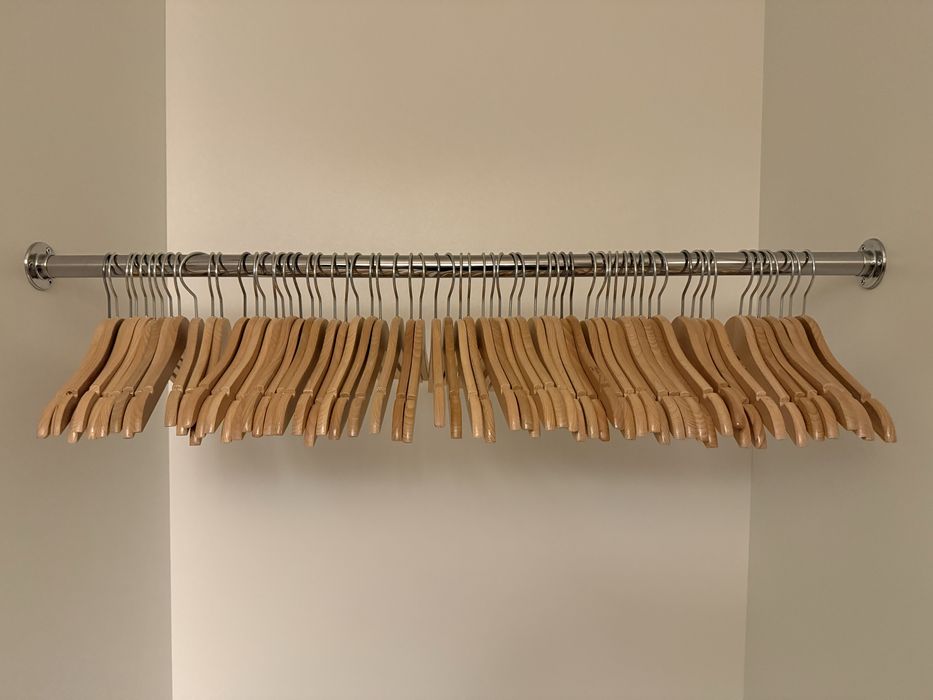 Wieszaki dziecięce IKEA HANGA drewniane – 65 sztuk