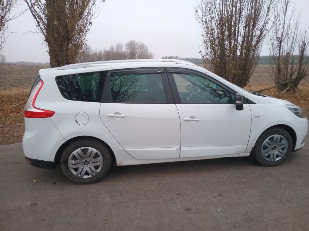 Продам АВТОМОБИЛЬ РеноГран Ценик.