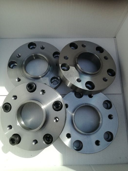 Dystanse zmieniający rozstaw śrub 5x120 na 5x130 VW TOUAREG