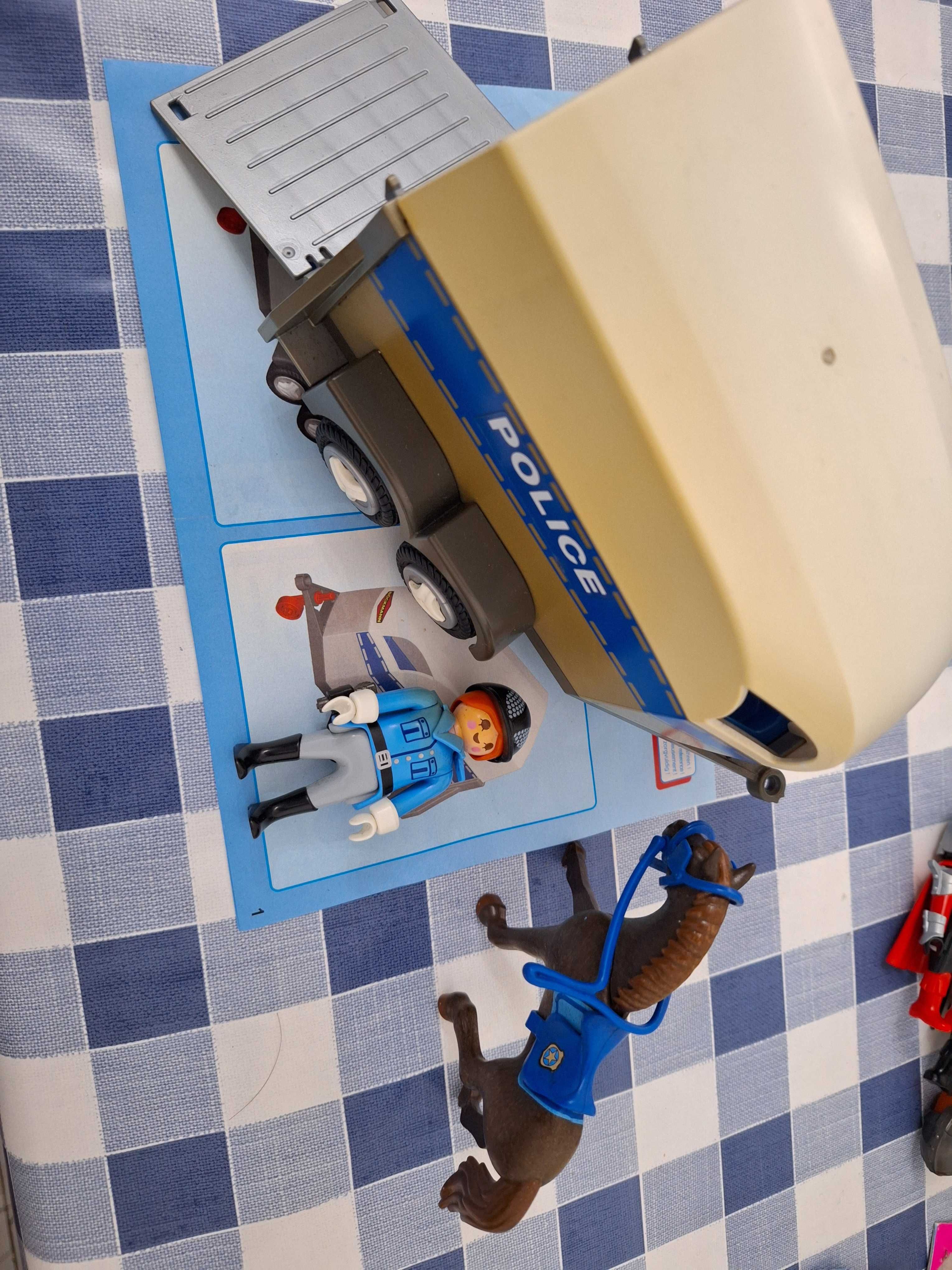 diversos conjuntos e carros da Playmobil completos