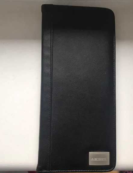 Czarny wizytownik. Etui na wizytówki.