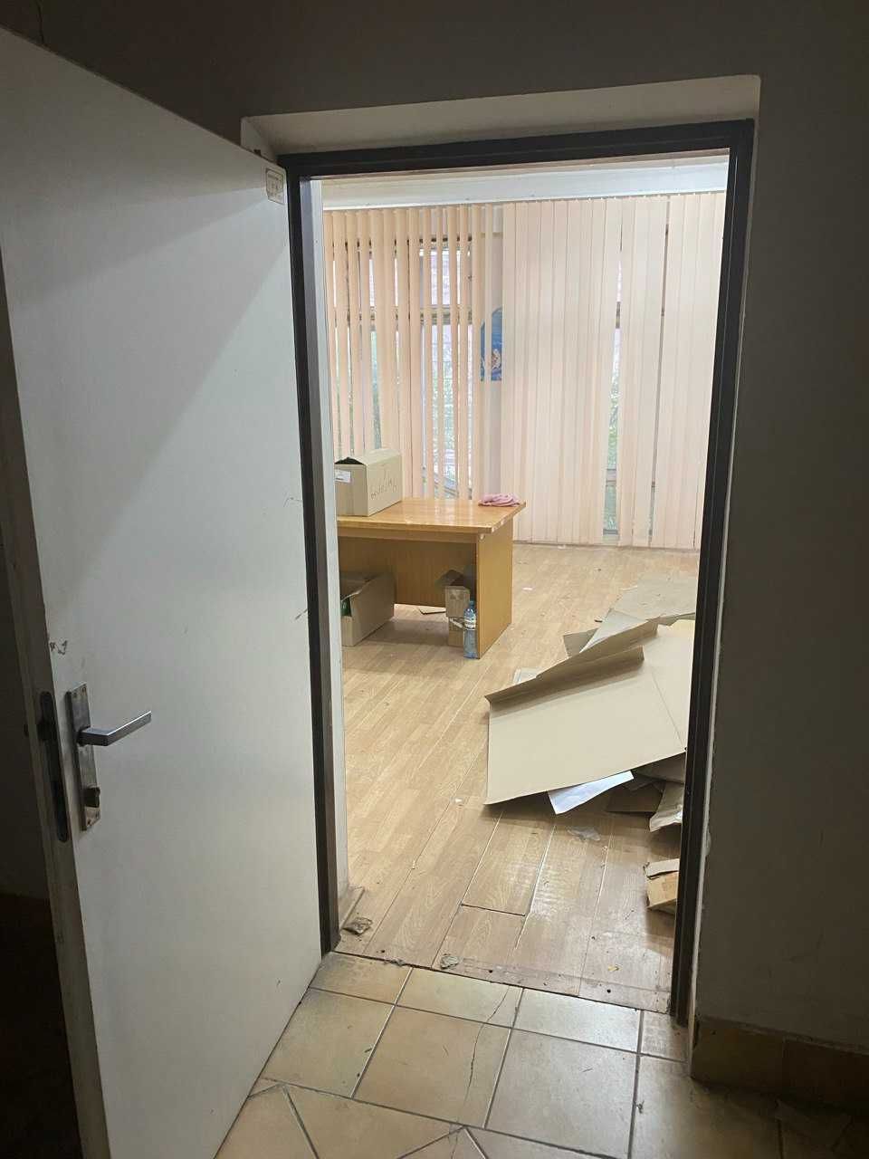 Центр,  1 пов, окремий вхід, 52.80 м2, пл. Поштова, 4
