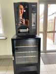 Automat vendingowy kawa i przekąski