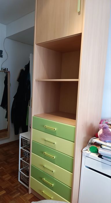 Cama de gavetão com 4 gavetas e armário modulo