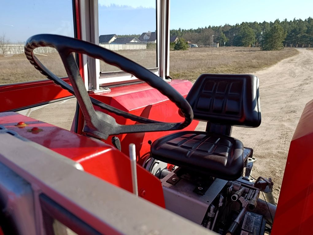 Ciągnik rolniczy Massey Ferguson MF235 z turem