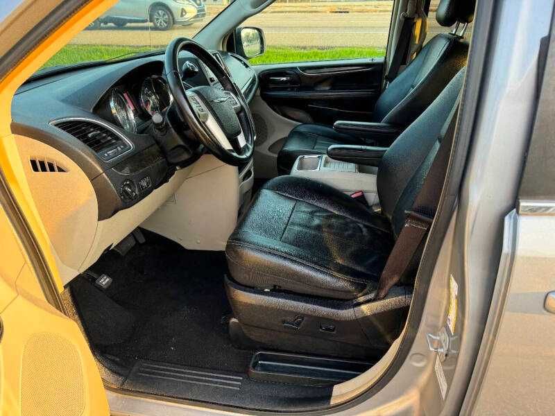 2016 Chrysler Town and Country