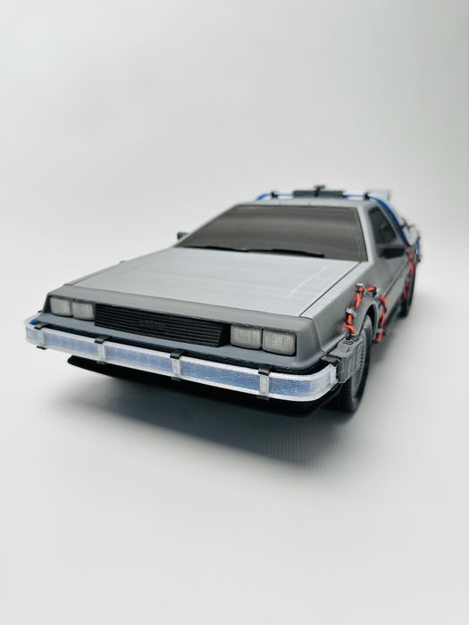 Модель автомобіля delorian із фильму «назад у минуле» маштаб 1:10