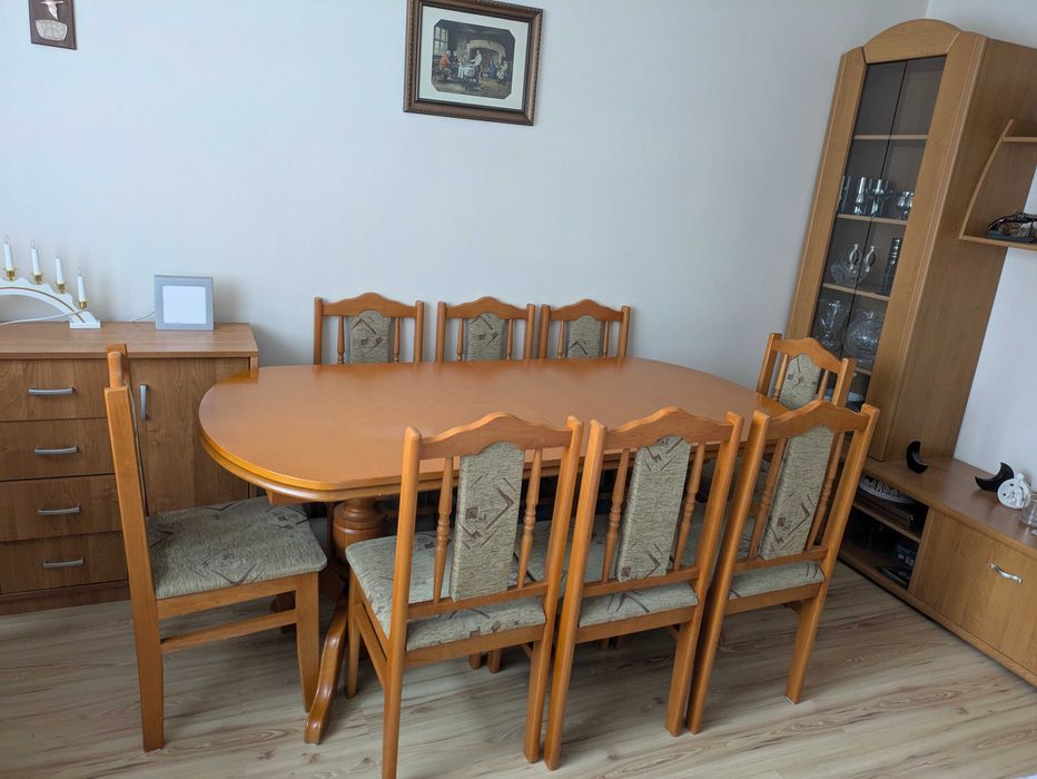 Stół rozkładany plus 8 krzeseł