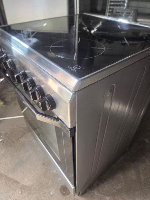 Fogão Indesit  em inox