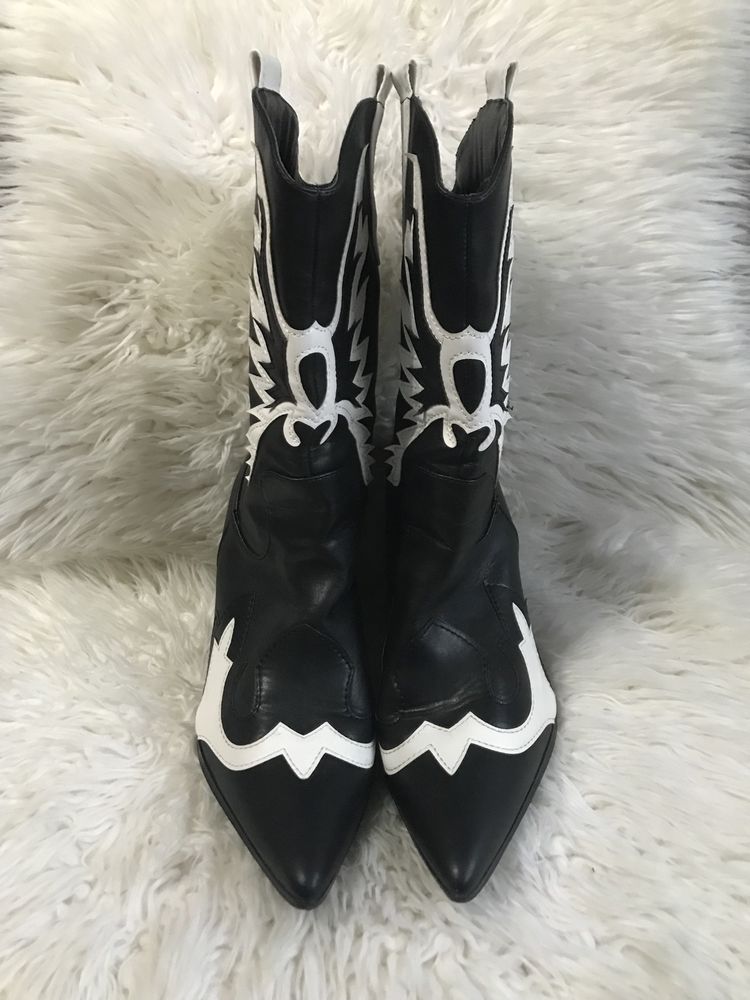 Botas/ Botins estilo texanas / cowboy em preto e branco - usadas apenas 2 ou 3 vezes