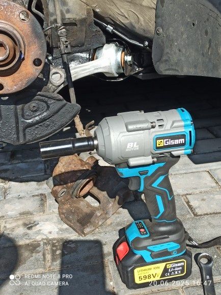 Klucz udarowy elektryczny GISAM 2000 + 2x bateria + walizka + zestaw