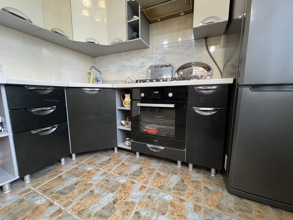 Продам 3-х кімнатну квартиру на Югоці