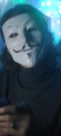 продам маску анонімуса яку носив сам горобець