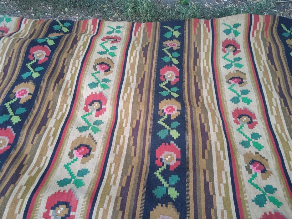 старовинний шерстяний килим