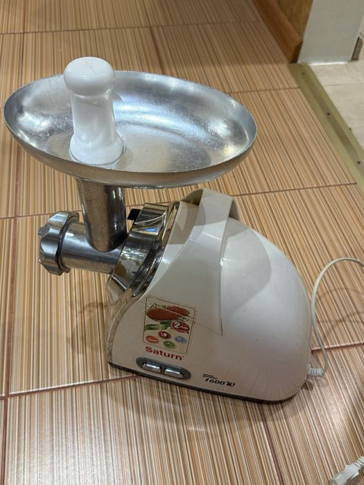 Мясорубка б/у рабочая saturn