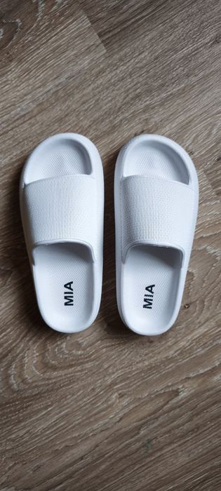 Шльопанці для басейну/ пляжні.