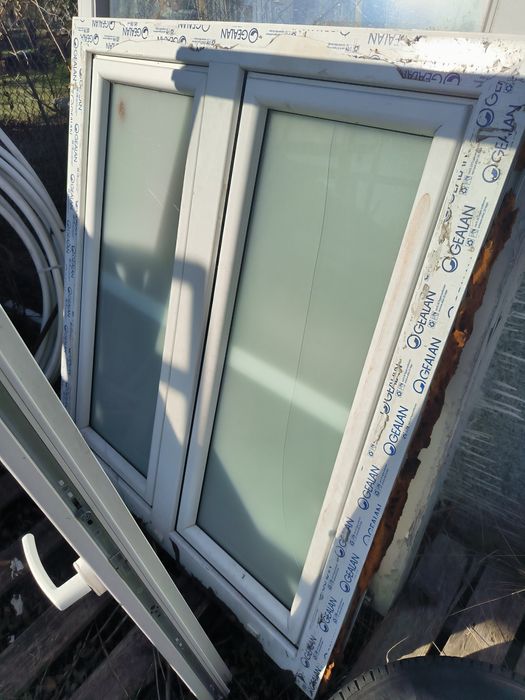Okno PCV Gealan 102x115cm dwuskrzydłowe RU z klamką plastikowe białe