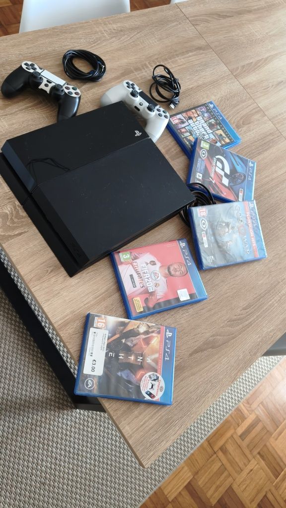 PS4 Como Nova com volante e jogos