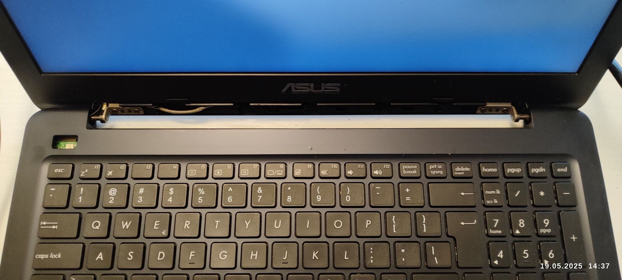 Laptop Asus R417M uszkodzony