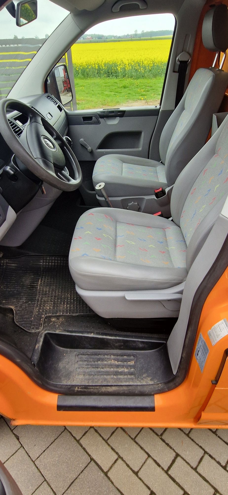 Volkswagen T5 1.9TDI  2009r zadbany bdb stan  plandeka