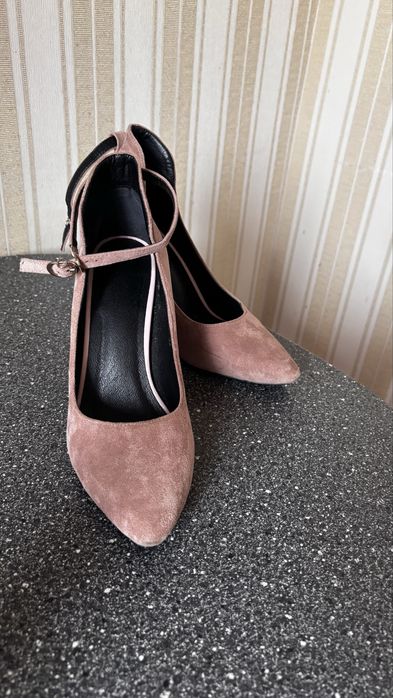 Туфлі рожеві на підборах