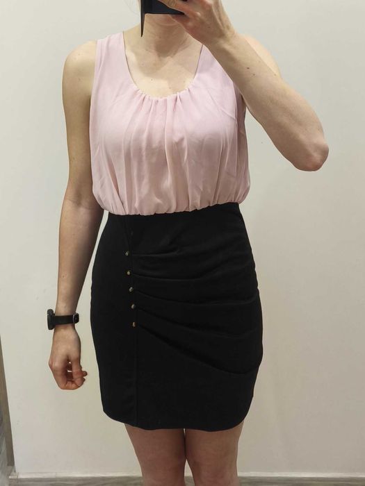 Sukienka mini pudrowy róż z czarnym, rozmiar s/m