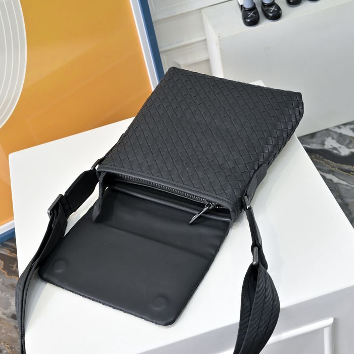 BOTTEGA VENETA сумка мужская кожаная оригинал черная стеганая