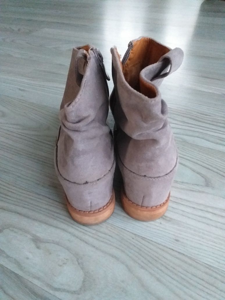 Buty damskie na ukrytej koturnie 38