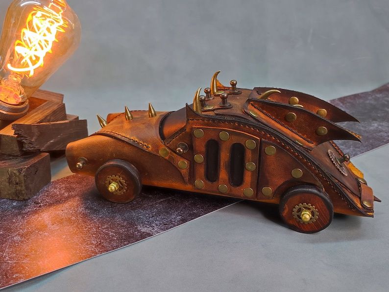 Шкатулка шкіряна для коштовностей у вигляді автомобілю ручна робота