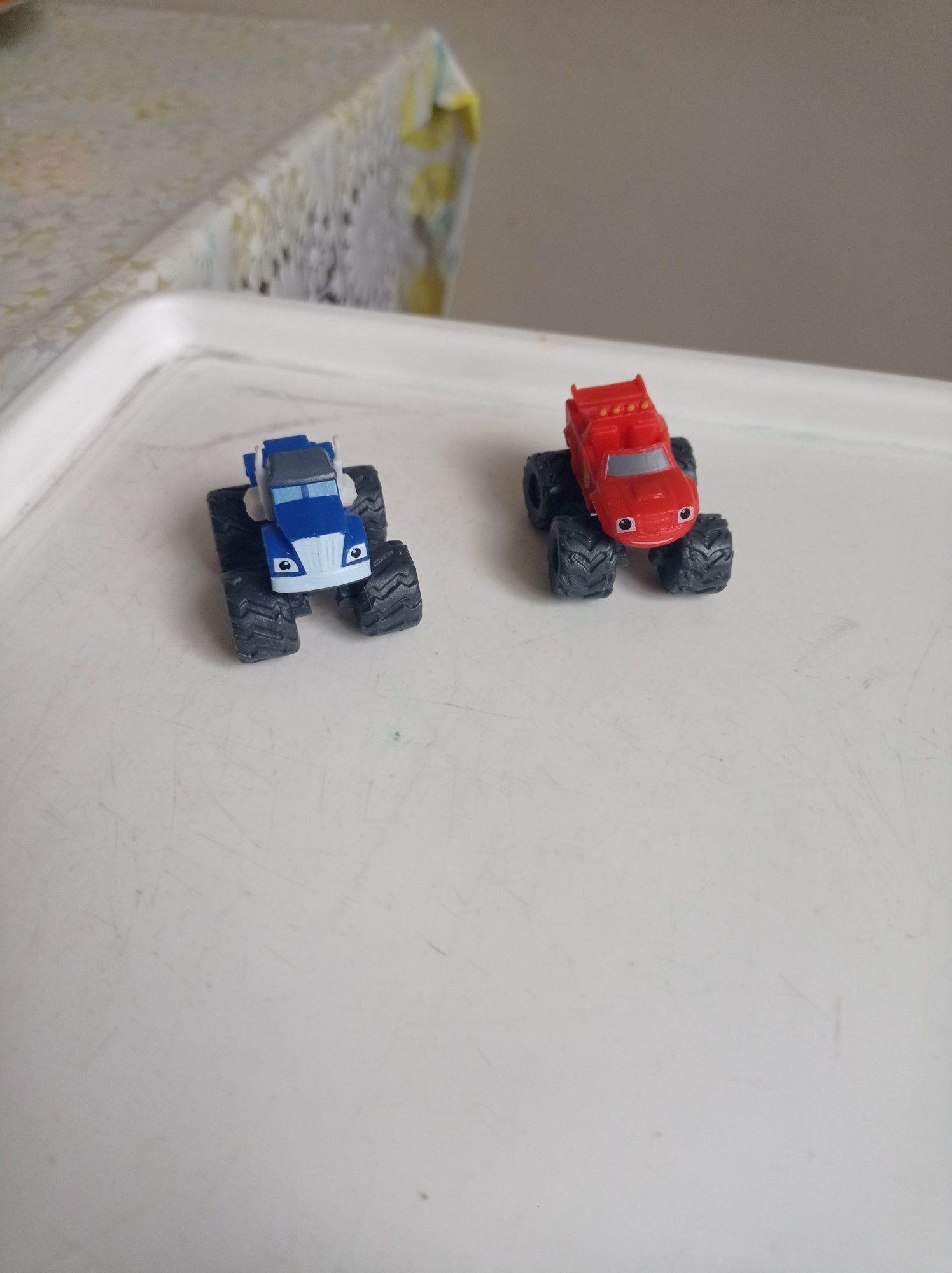 Figurki autka samochodziki monster truck