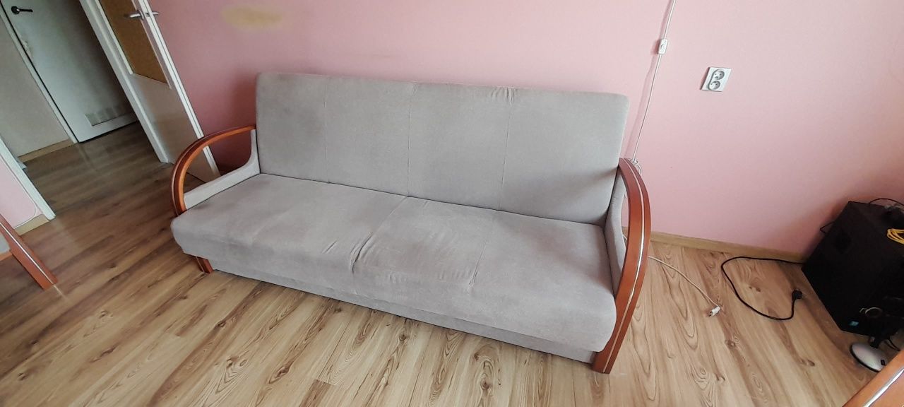 Wersalka w dobrym stanie