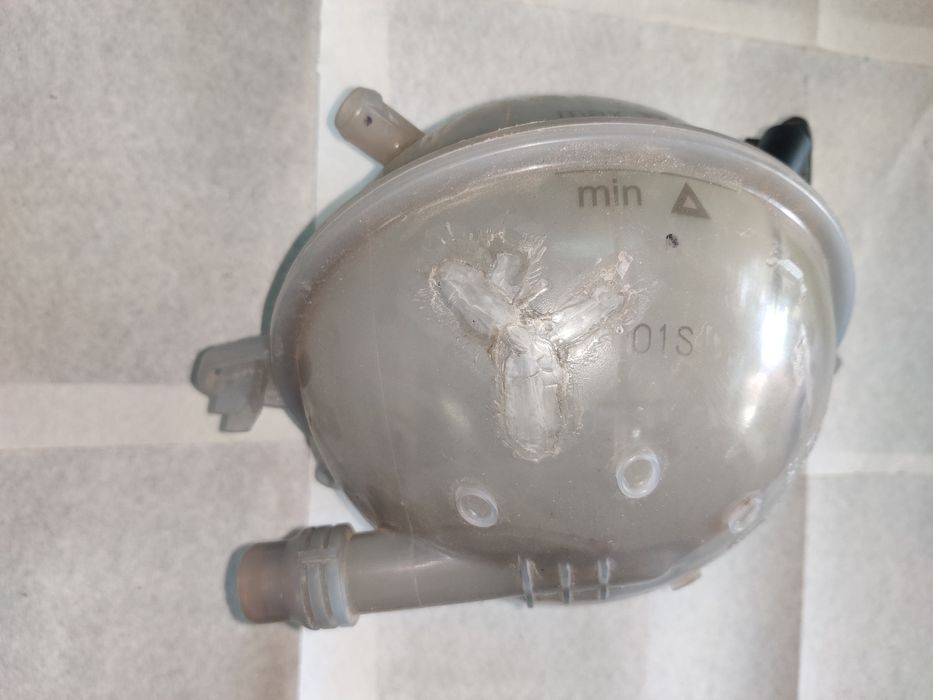 Розширювальний бачок ауді Q5 80A