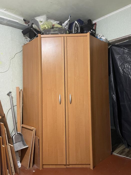 Угловой шкаф вместительный