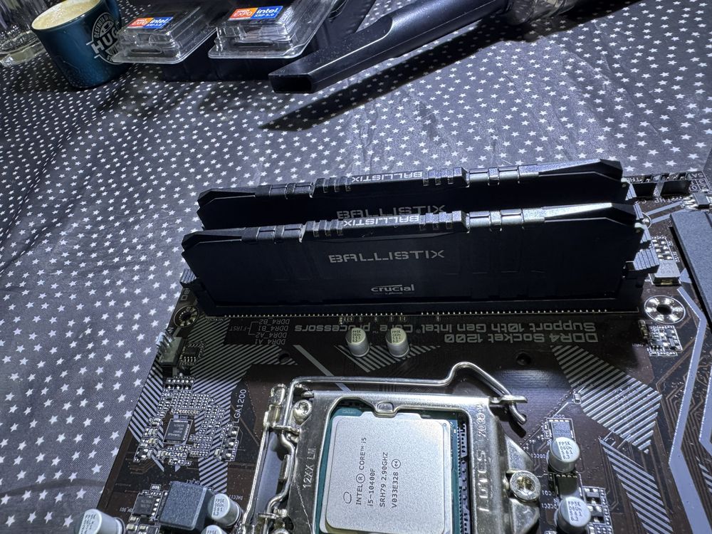 I5 10400f + Motherboard gigabyte b460 hd3 + 2x8gb DDR4 Ballistix
