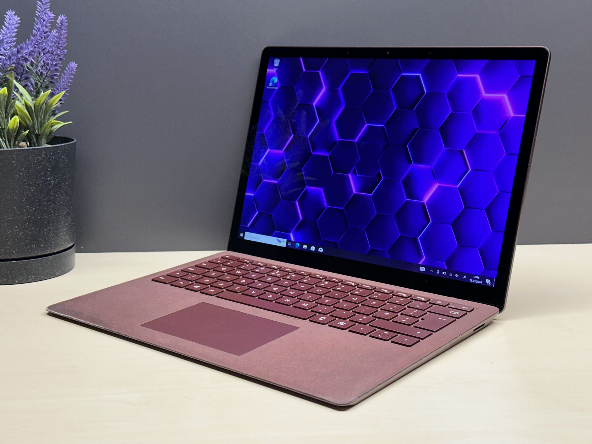 Laptop Microsoft Surface Laptop 2 | i7-8650U / 16GB/512GB/FHD/ OUTLET