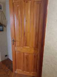 Двері подвійні дерев'яні вхідні