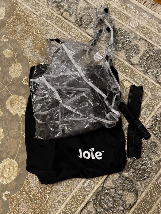 Дощовик Joie є ще сумка і адаптери