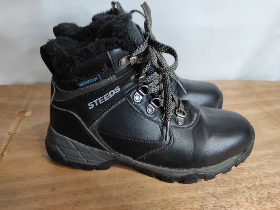 213.38. Buty stajenne Steeds rozmiar 38