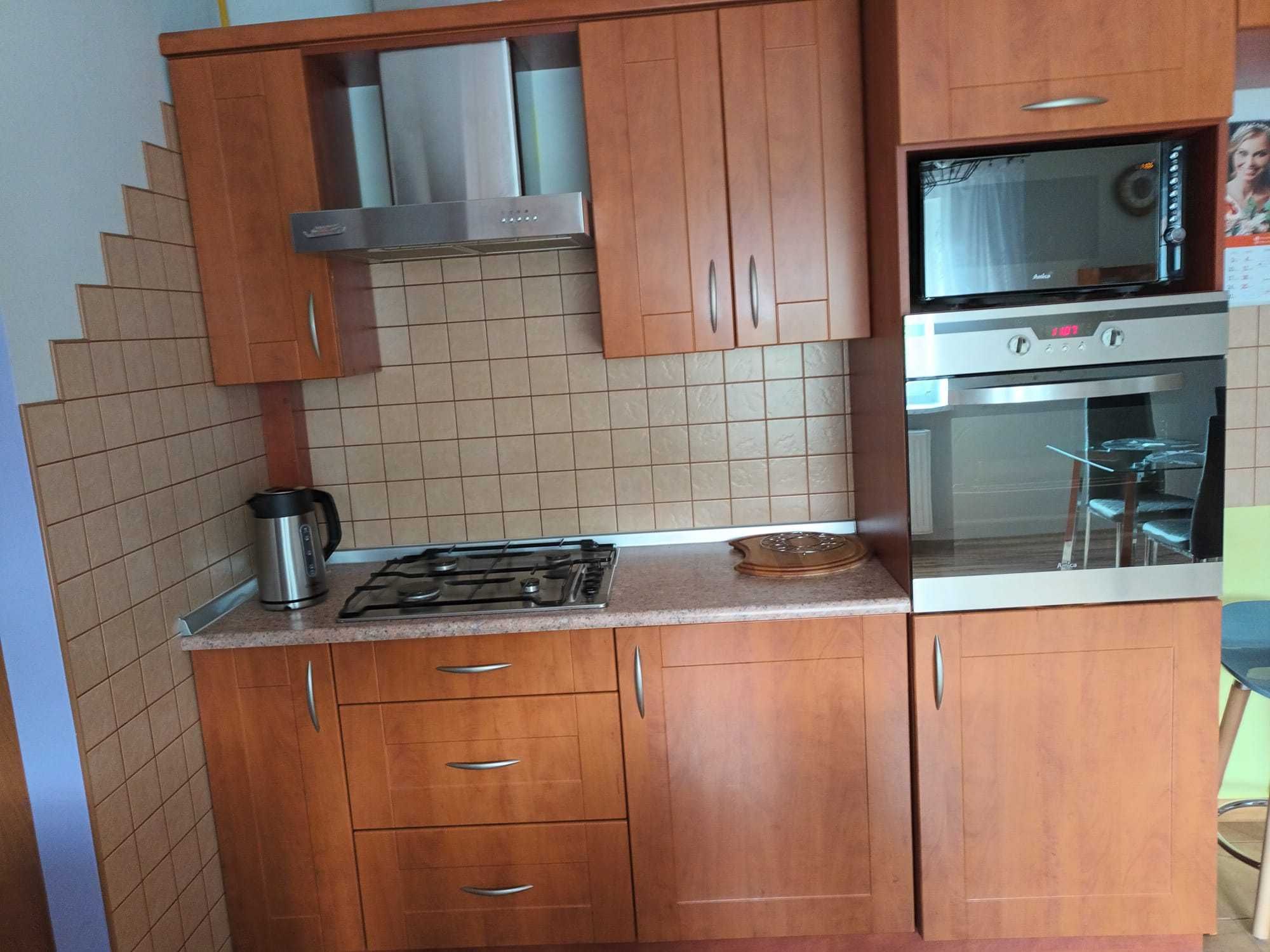 Zestaw mebli kuchennych z wyspą