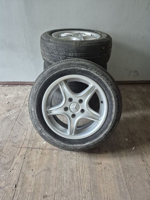Na sprzedaż oryginalna felga aluminiowa Mercedes-Benz 15 cali.