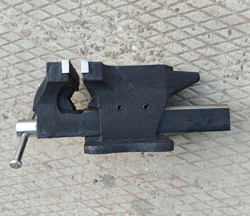 Лещата слюсарні  100 125 150 200 мм Haisser тіски  з наковальн