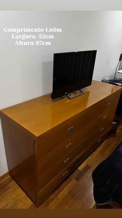 Mobília em madeira "faia" em excelente estado