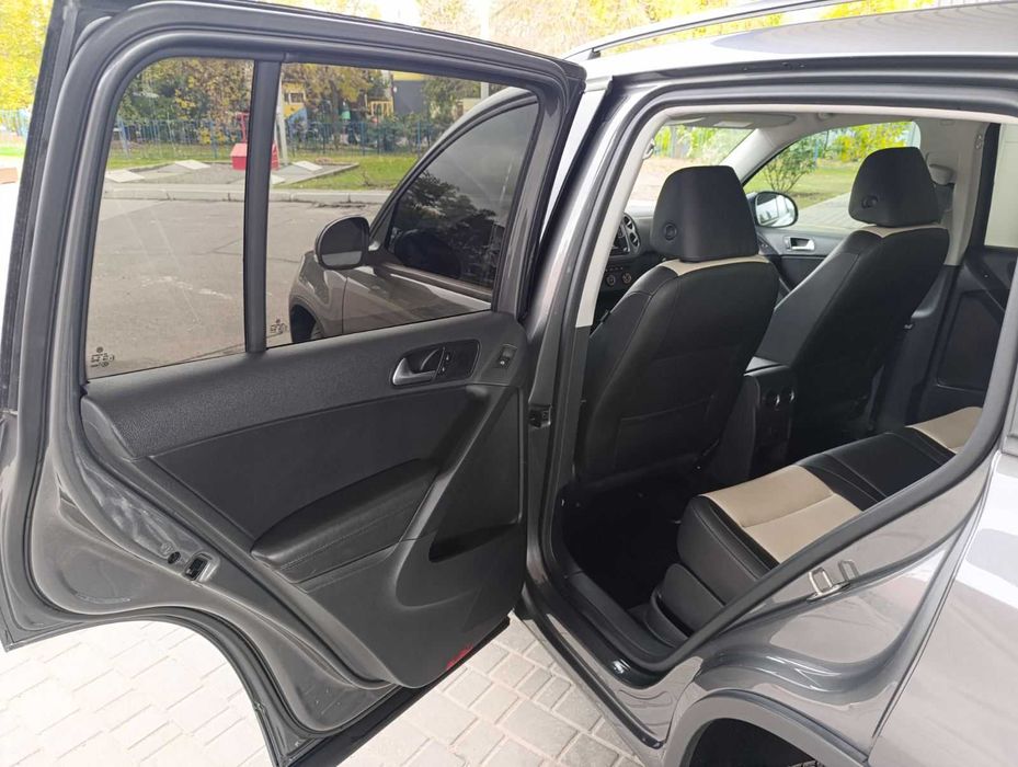 Volkswagen Tiguan 2016 року 2.0 л./бензин