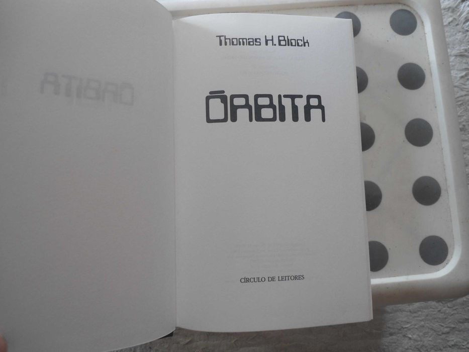 Órbita por Thomas H. Bock