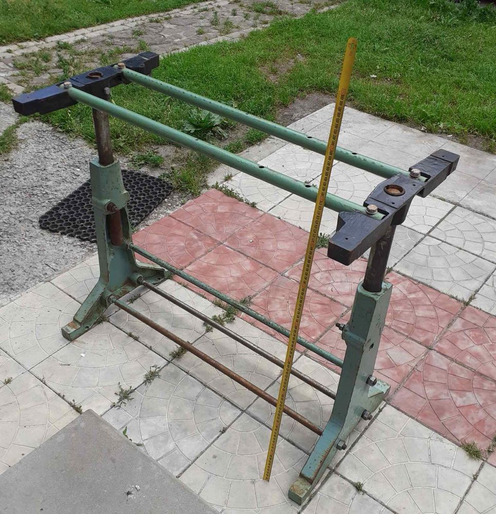 Двигатель  АВЕ 071 .Стол чугун СССР разборной металлический