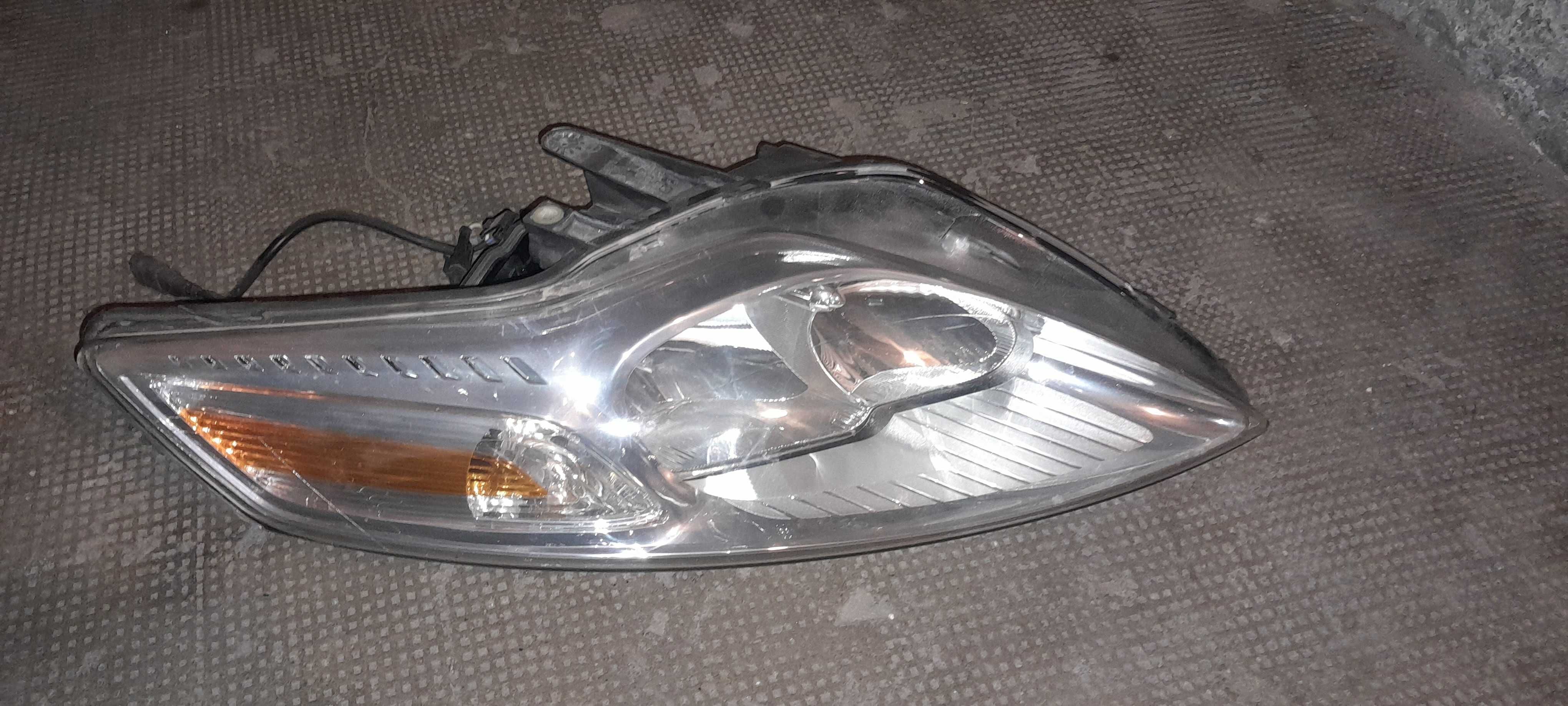 Lampa Ford mondeo mk4 przód prawy