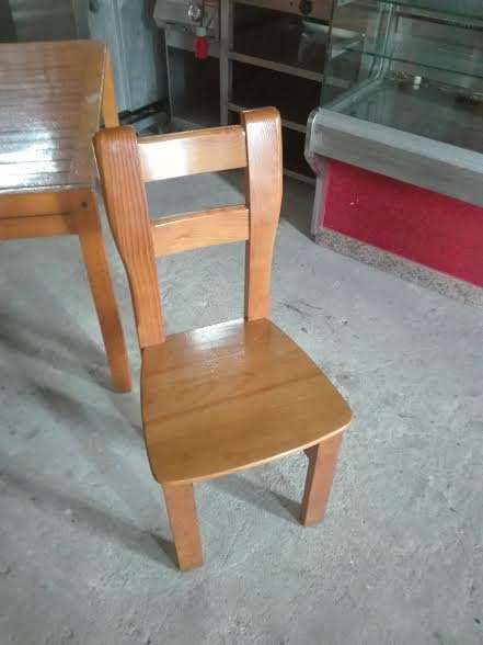 Mobiliário em madeira 5 mesas (1,15x70) + 20 cadeiras